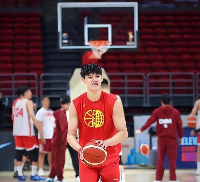 恭喜！22岁曾凡博签约达成，拒绝海外合同重返首钢，奥莫特被裁！