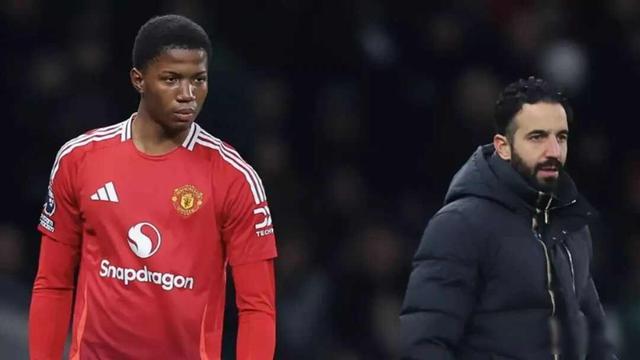 曼联主场遭逆转，少一人对手偷袭，荷兰新秀成焦点疑云