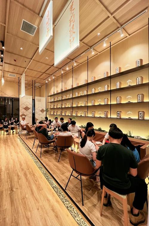 奶茶小票玩出花，霸总文、公益诗…是行业解药？