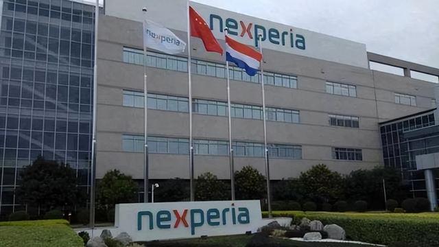 荷兰光刻机靠华稀土，却帮美卡中脖子！忘了40年前被中国精准反制