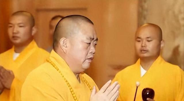 释永信生活有多奢华？身穿16万袈裟包养情妇，寺内义工曝更多内幕