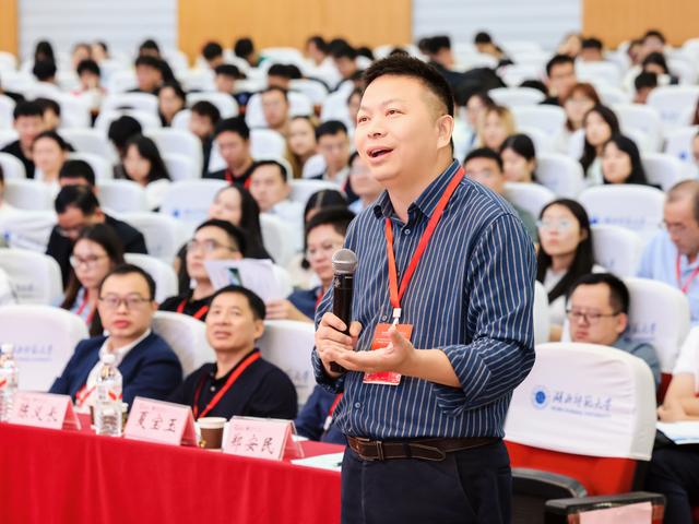 首届“湖北省化学化工科技创新和产业创新发展论坛”暨第九届“湖北省化学化工青年科学家论坛”在黄石召开