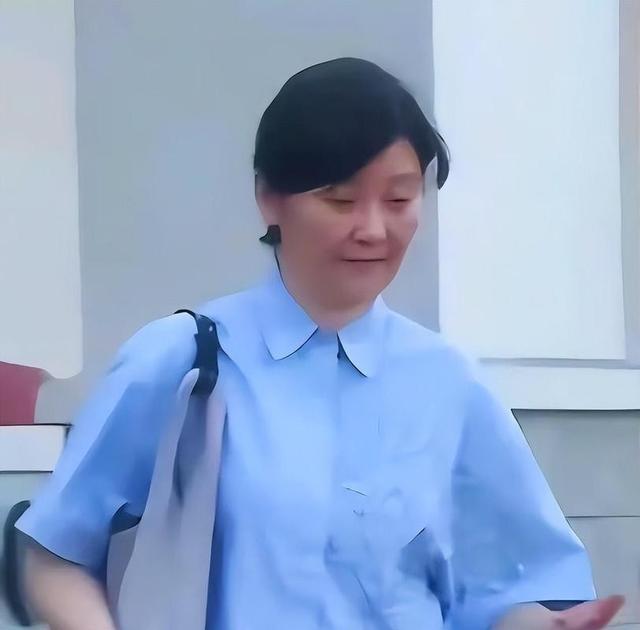 徐帆回应离婚五个月后	，冯小刚再惹争议，养女徐朵竟成了导火索