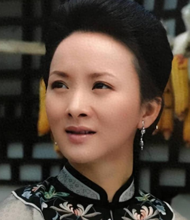 吃里扒外！定居美国13年，回国捞金惨遭“驱逐”，52岁活成了笑话