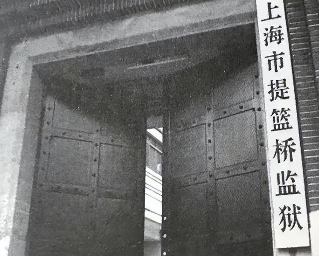 中共特工潜伏敌营15年，官职大到自己都慌，中央领导：大胆往上爬