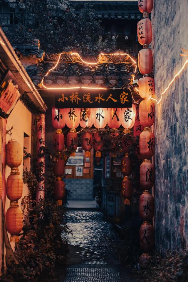 别再只去宏村了！这座水墨小城，藏着大半个徽州的秋，美得更诗意