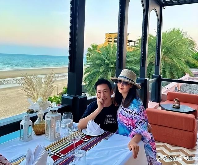 夫妻俩为了不变老，坚持31年不吃肉不生子，如今59岁近照太尴尬