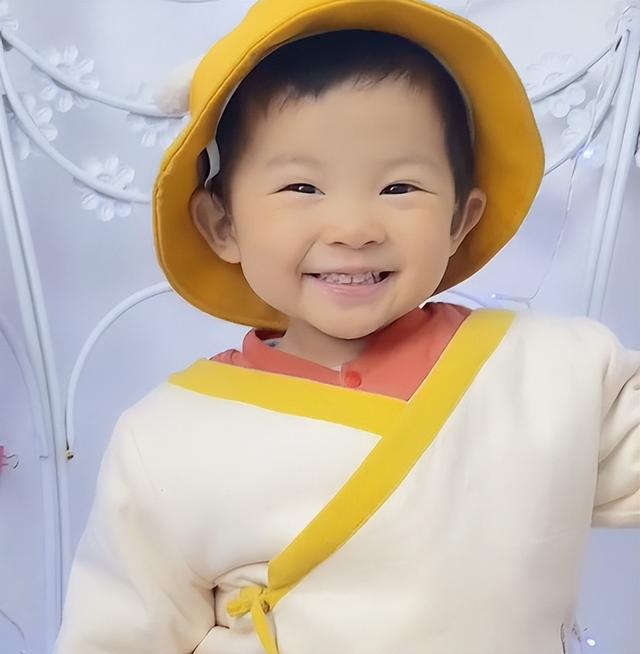 小天赐	，终为父母当年的“冲动”买了单，年仅6岁活得不像个小孩