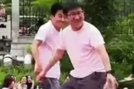 闫涵陪同董宇辉参与各种活动，抖音发文疑似暗示已经加入与辉同行图片