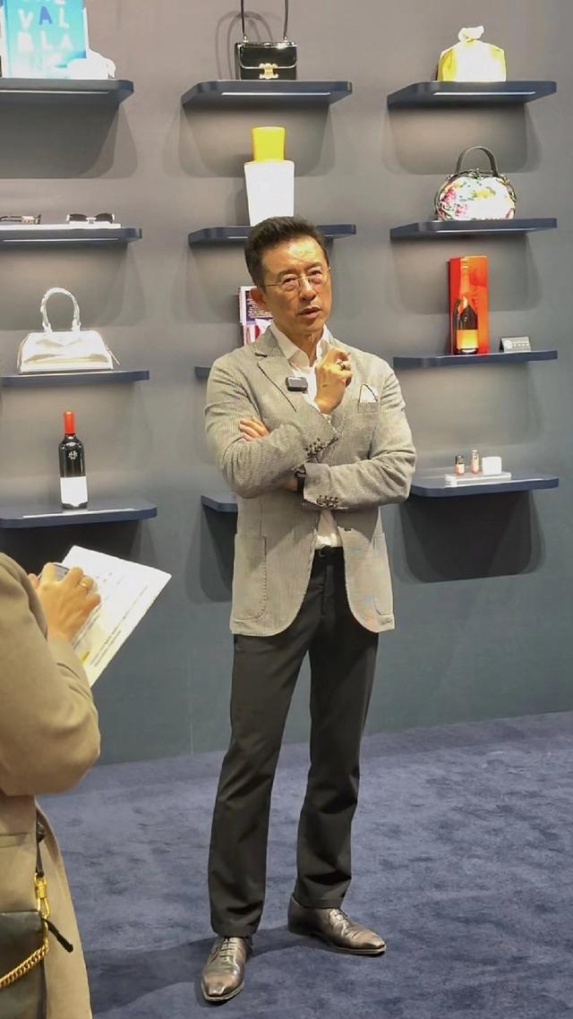 年薪300万！LV高管空降泡泡玛特，奢侈品牌与潮玩要擦出什么火花