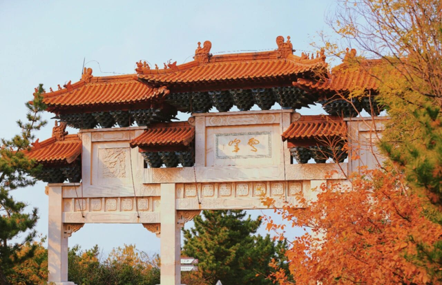 在山东这个“神仙小城”，远离人潮，过几天山海相依、文墨飘香的日子