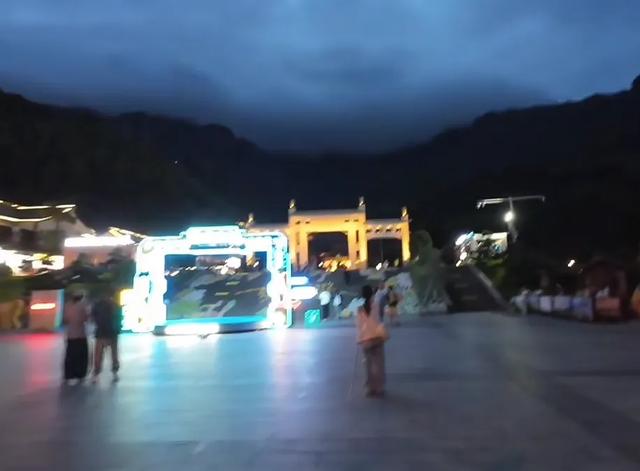 去了一趟江西武功山旅游，发了朋友圈，以为有人点赞，结果尴尬了