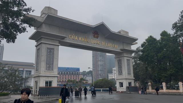 走进越南边境老街省，一桥之隔的中越城市差别有多大，对面是中国