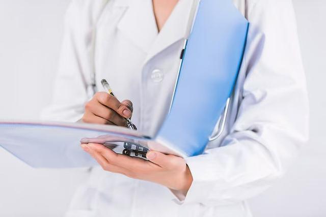 干燥综合症从何而来？医生揭示：常与这4种隐性因素脱不了干系