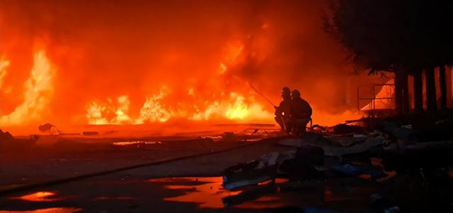 不到48小时，美国迎来六条坏消息，特朗普要心碎了