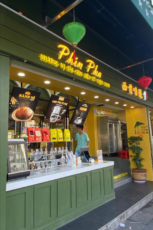 广西这座沿边、沿海、沿江的城市，一步横跨两国，10元直达越南！