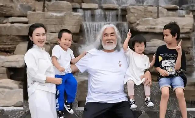 张纪中也没想到，为自己连生3胎的杜星霖，狐狸尾巴终究藏不住了