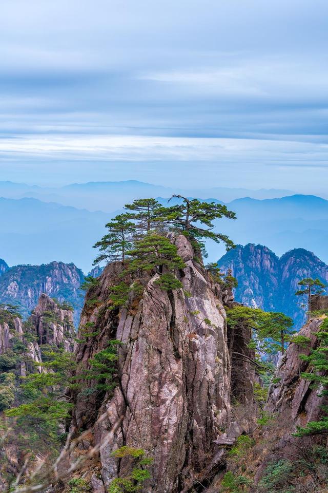 英国背包客在黄山：花500元学挑山工，肩扛20斤物资称比健身管用