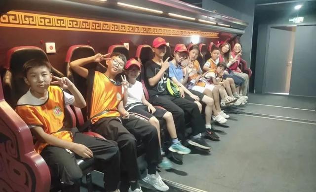 暑日“童”乐 知识与笑声一起升温
