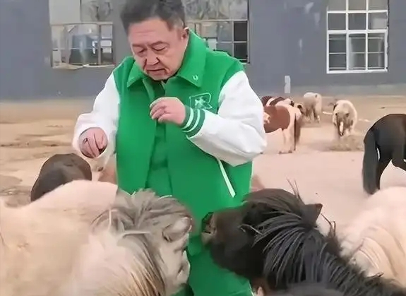 成“老赖	”不到3天	，于谦被扒底朝天，官方下场，终步入何炅后尘