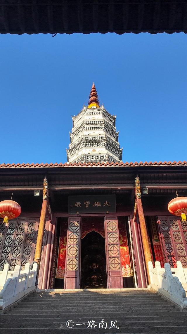 万里长江第一塔，千年古刹听潮声：安庆迎江寺探秘