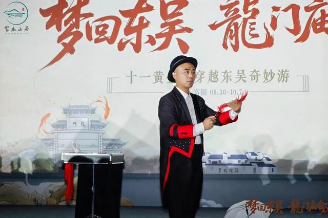 国庆中秋长假首日“炸”场！龙门古镇逛到腿软停不下来，美食吃到扶墙走！