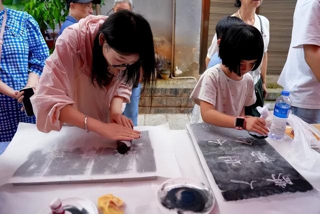 曲靖老街新青年艺术集市火热开市 博物馆宣教活动成文化盛宴亮点