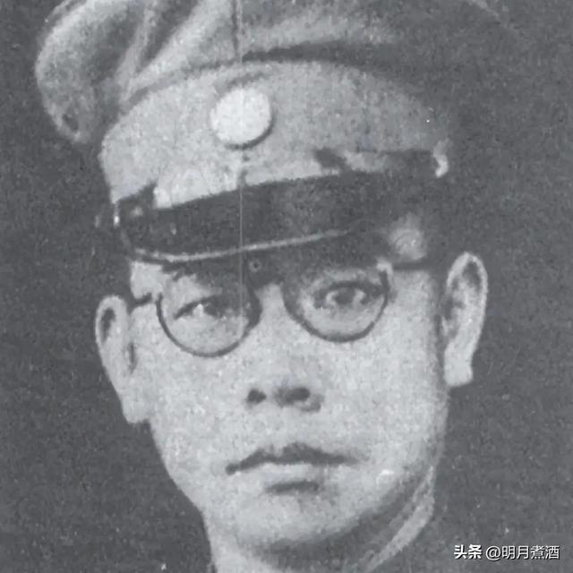 他的墓前，有了一座花墙