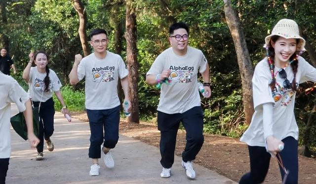 如何帮孩子立足于AI时代？这群父母找到了答案