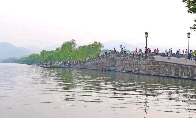 浙江“面积最大”的地级市，居然比4个嘉兴还大，不是温州、杭州