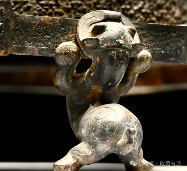 三个男人撑起的博物馆,有4只悲催小怪兽,“忍辱负重”了2500年