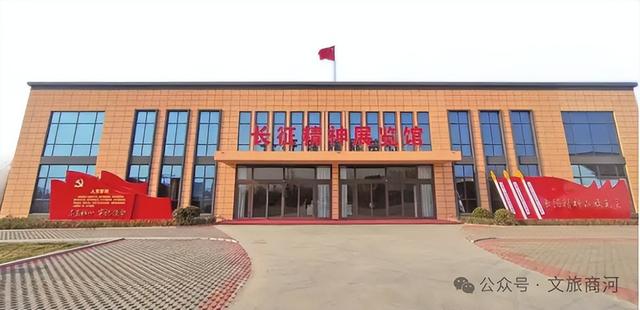 周末向北，去济南这个小县城里摘桃、吃鸡、泡温泉，恣儿得很！