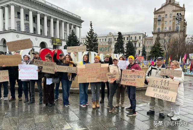 10 天后签和平协议？泽连斯基新年夜辞职传闻，背后藏两大关键诱因