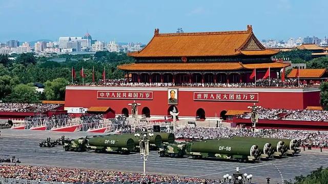 北京大阅兵后，俄方收到最新情报，美国为中国准备了25个秘密武器