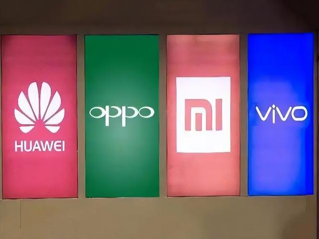 不只是性价比，雷军多次提及iPhone，小米、华为们都在打什么算盘