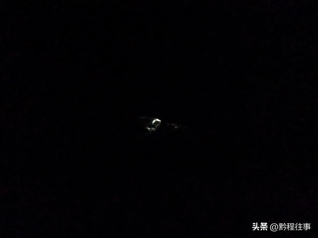 探险贵州深山原始溶洞，遇见一个躲匪洞、一座红军坟