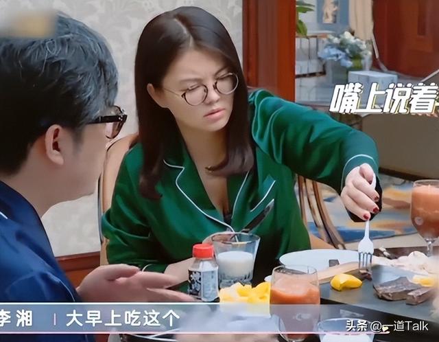 李湘风波再发酵！家境被扒底朝天，父母身份曝光，原来何炅没说错