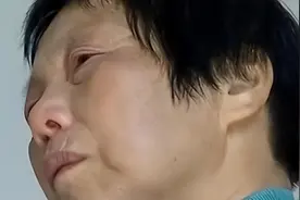 女子嫌弃丈夫丑，抛父弃子离家38年，儿子当上院长后，哭着来认亲图片