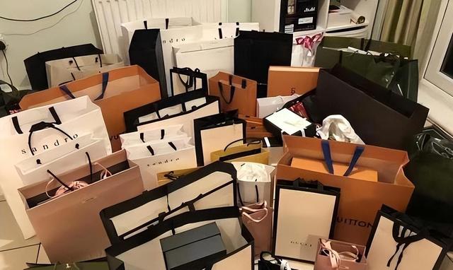 几乎全是假货，利润高达650%，为何消费者还争相购买?