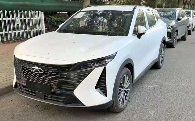 全新瑞虎7 PLUS现身街头，外观大变样	，尺寸提升，能否被大家认可