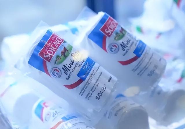 不惯着！中方拿变色龙马克龙开刀，欧盟27国慌了：老虎尾巴摸不得