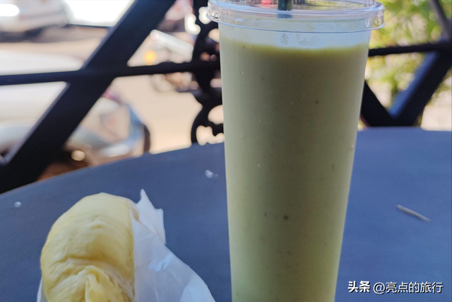搭乘高铁去老挝，老挝旅行日记：万象攻略（凯旋门、西萨格寺）