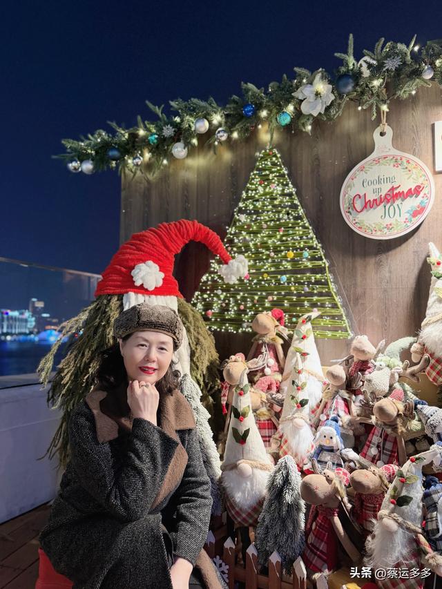 在北外滩，与圣诞和黄浦江撞个满怀