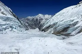 珠峰“散发恶臭”？人类便便太多，官方发飙了：装自己大便下山！图片