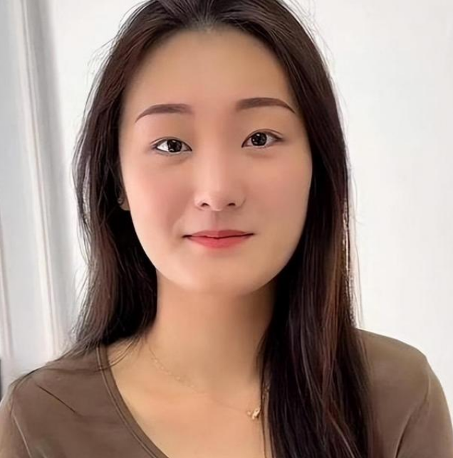 和朱小伟离婚4年，耗尽人气后"回心转意"的陈亚男，原形毕露了