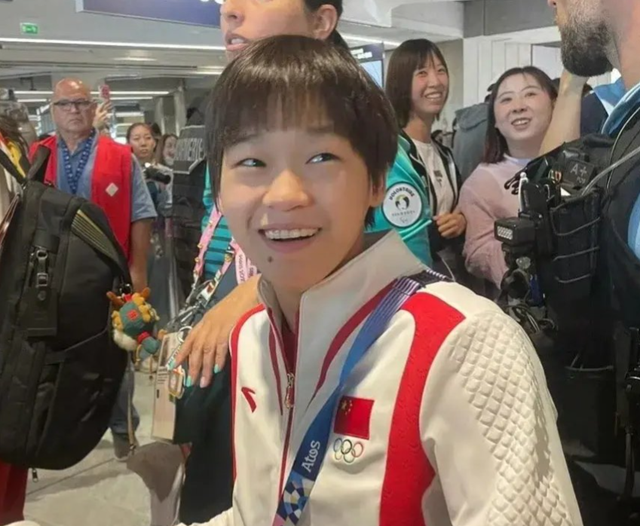 全红婵担心的事还是发生	，老家别墅刚封顶，爸妈就走上大衣哥老路