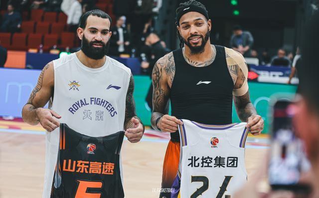 CBA最新积分榜，辽宁险胜大黑马，浙江终获首胜，北京胜露冠军相