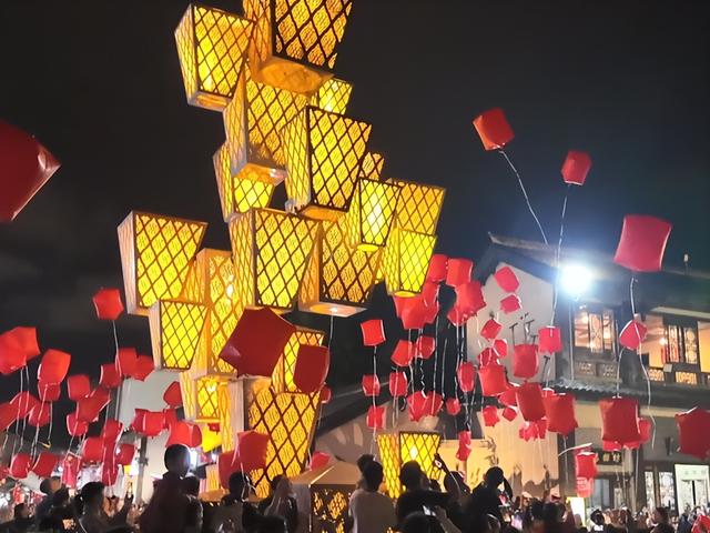 网络中国节·中秋 | 来汉中这个古镇，亲手做团圆月饼，共放孔明灯寄相思