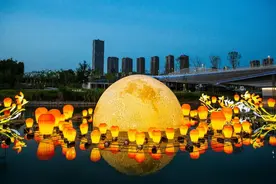 来两江新区打卡300米绝美水上花灯，中秋氛围感拉满！图片