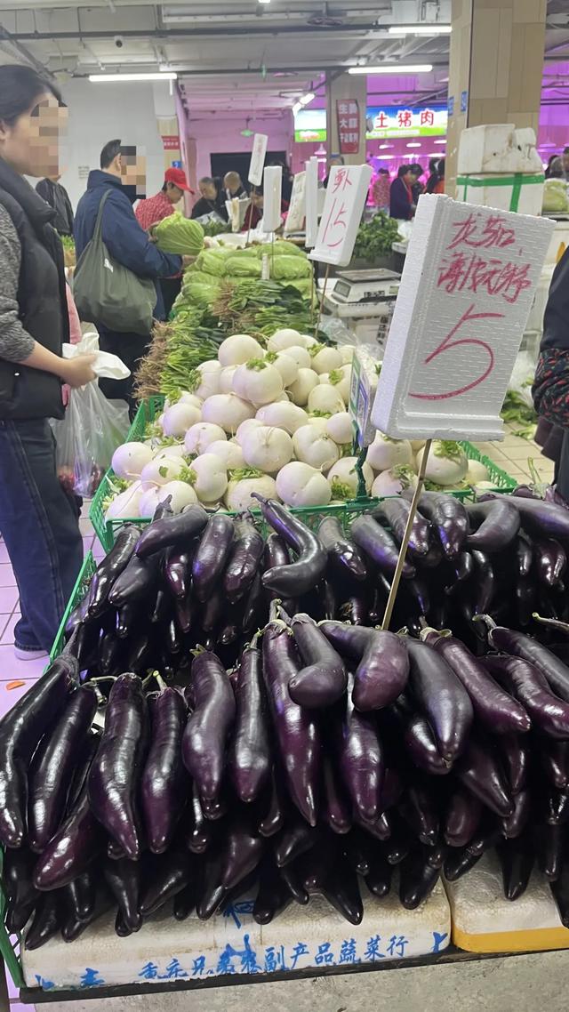 轨道直达的赶场地!地方超大,东西多,买菜这些超方便